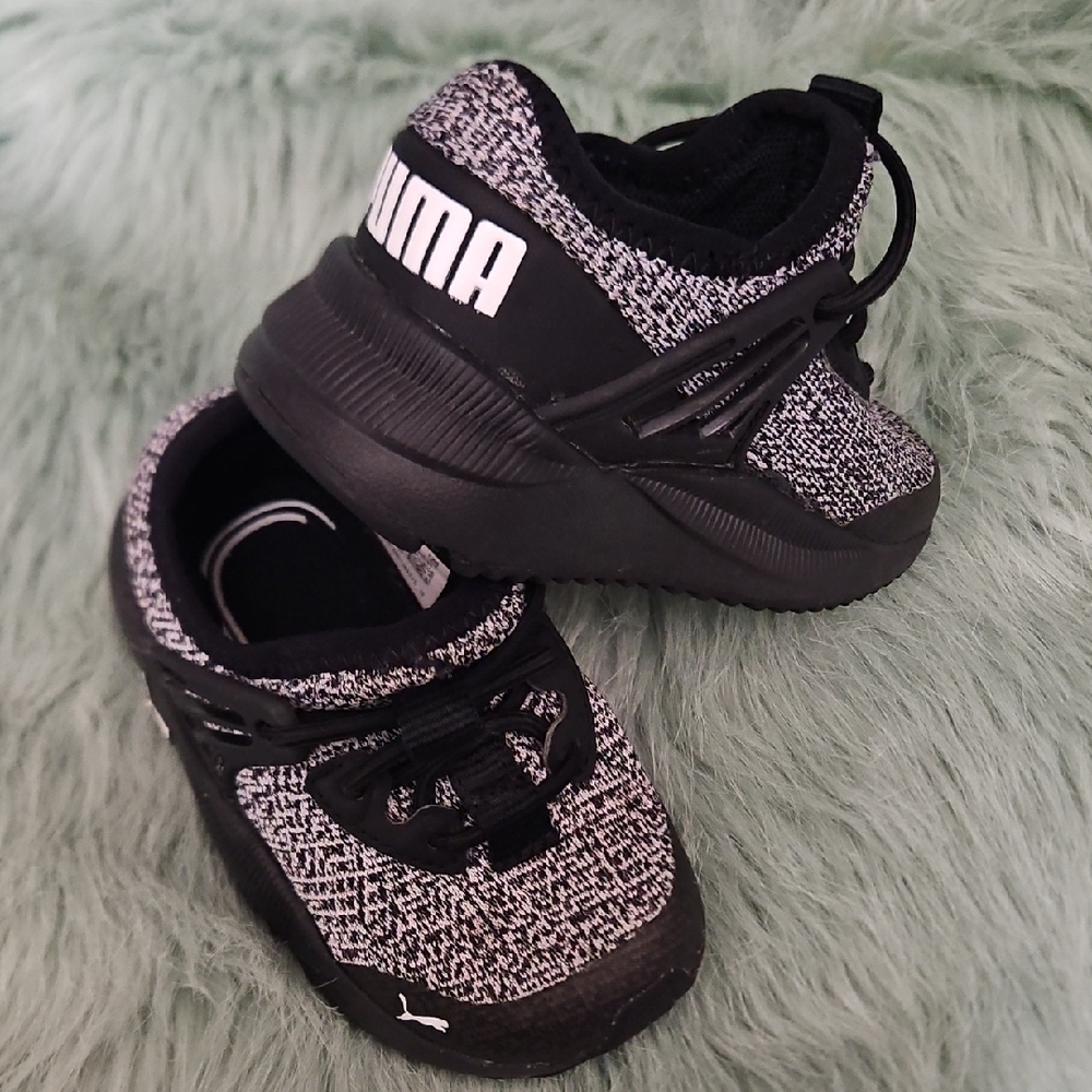Puma Kids Black and Gray Sneakers - Picture 1 of 5